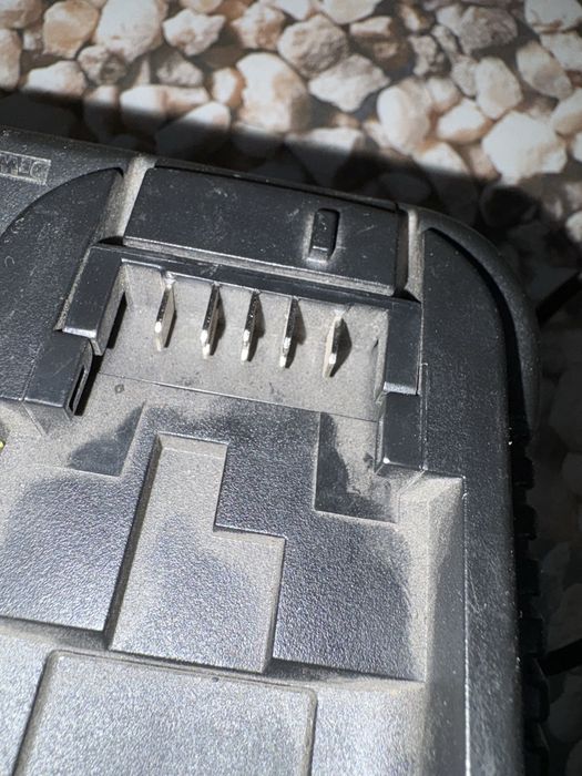 Incarcator dewalt 22v