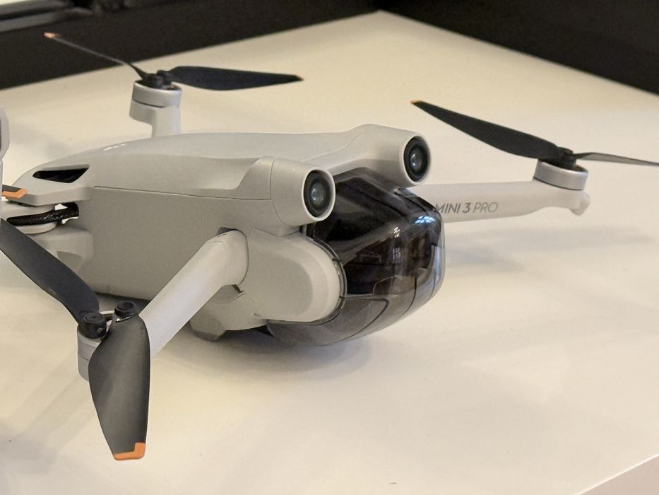 Drona DJI Mini 3 PRO cu 3 baterii, hub de incarcare, Telecomanda RC N1