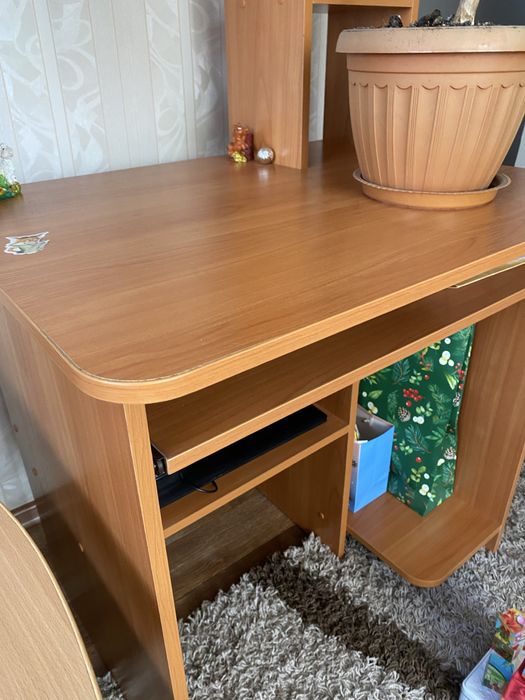 Стол компьютерный