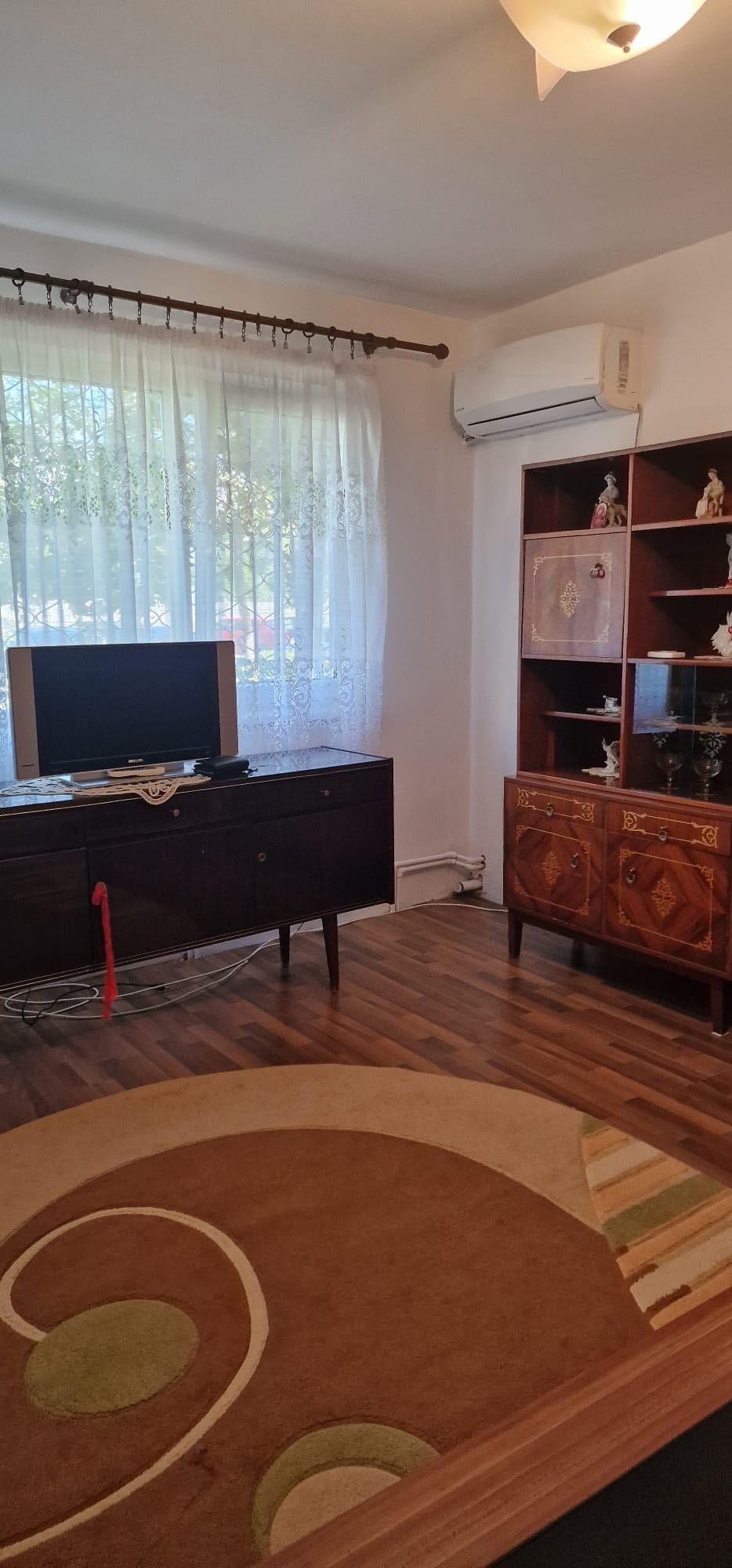 Închiriez apartament