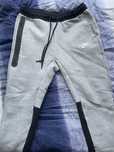 Vand pantaloni nike tech L!