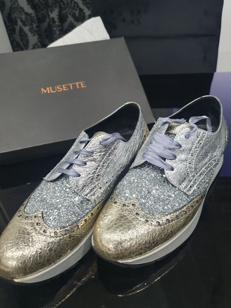 Pantofi  de piele Musette