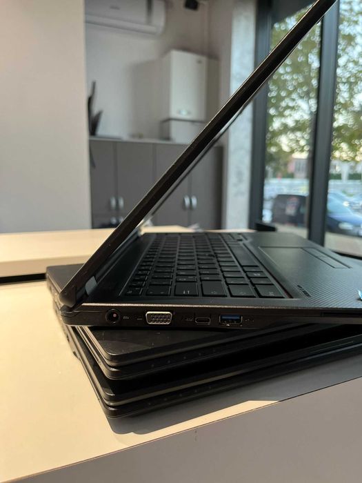 Fujitsu Lifebook E5411-i3-1115G4-16Gb ram-256Gb ssd-Wwan