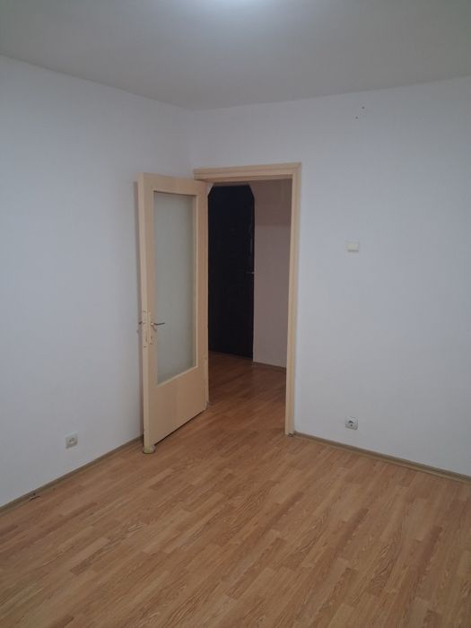 Închiriez garsonieră