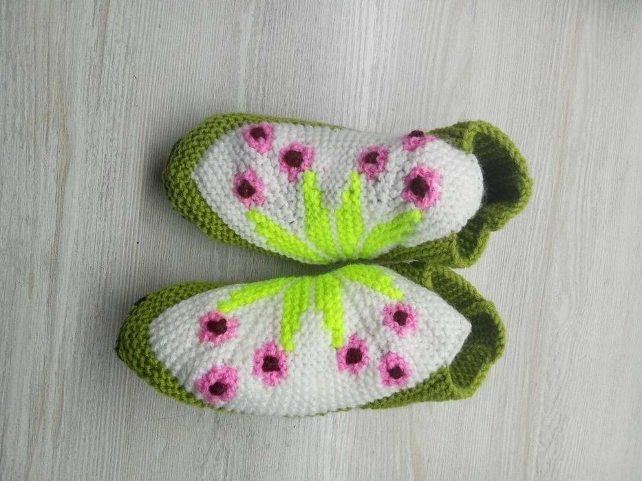 Тапочки вязанные, тёплые.