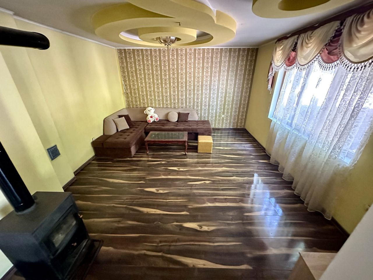 Продава се Двустаен апартамент в Левски - 80 кв.м за 438 €/кв.м - Снимка #2
