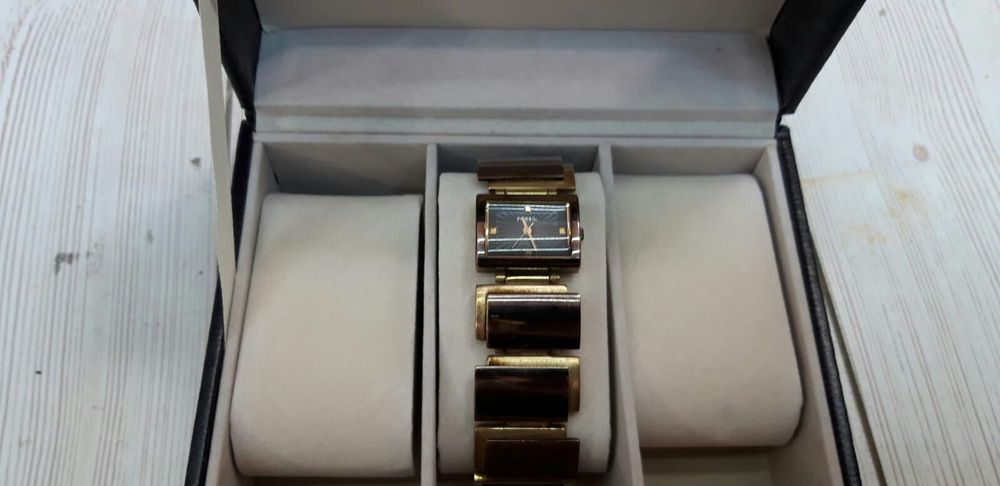 Cutie Caseta depozitare pentru 3 ceasuri. Produs nou! Sigilat!