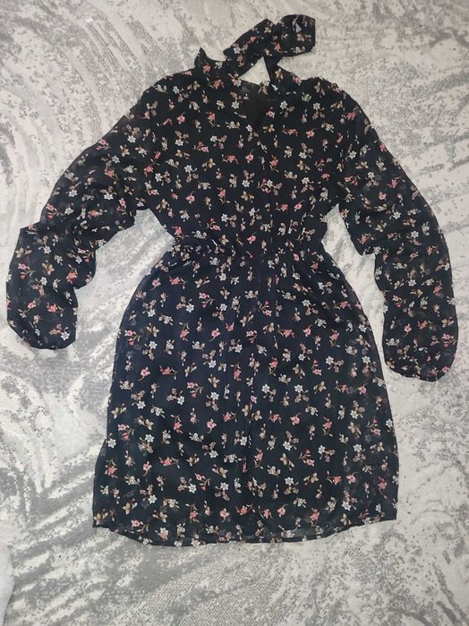 Платье весеннее тонкое