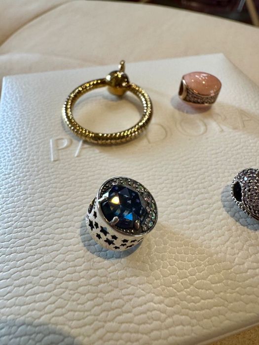 Оригинални златни и сребърни талисмани Pandora