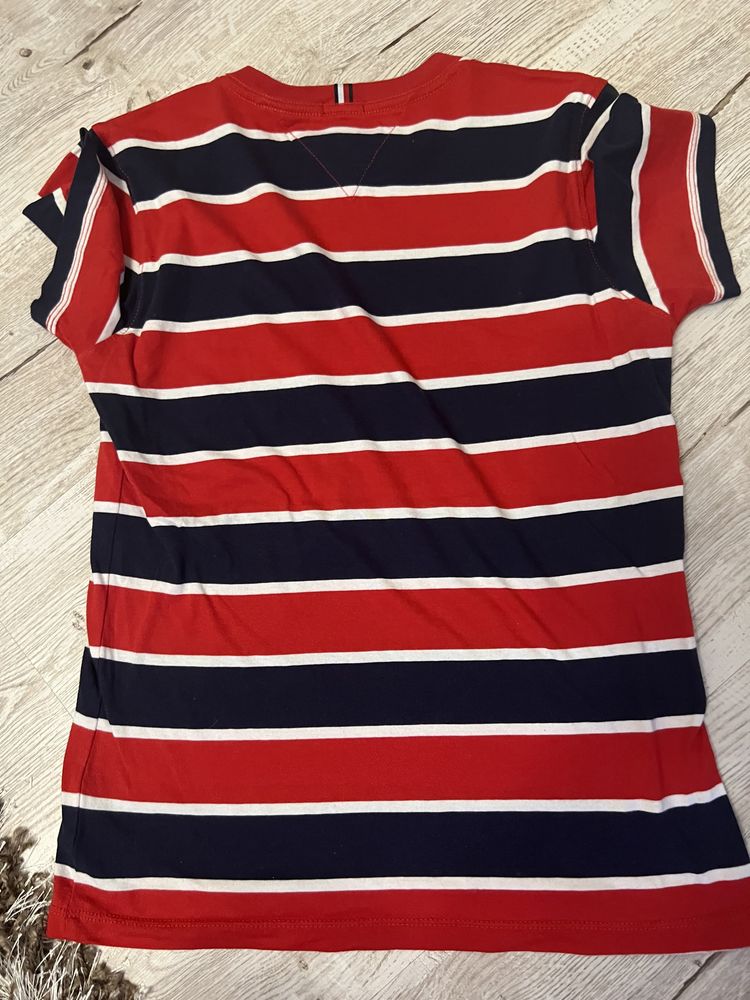 Tricou Tommy Hilfiger de vânzare!!