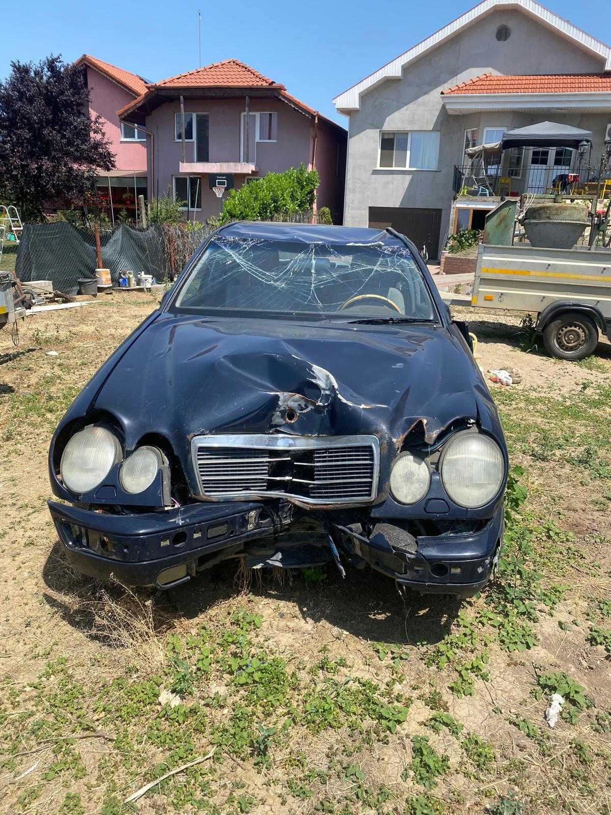 vand mercedes E Klasse avariat, pt motor si alte piese