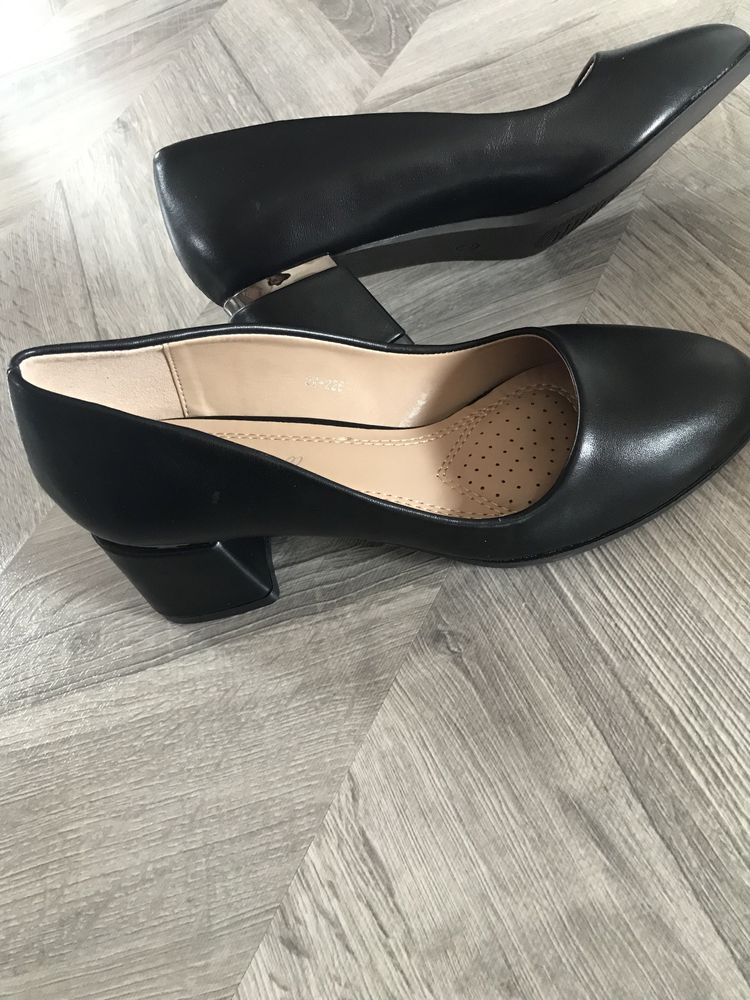 Дамски нови обувки