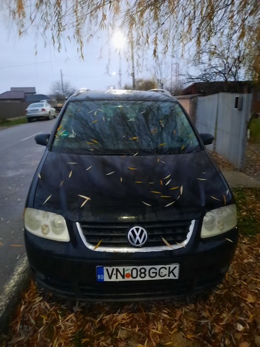 Vând Volkswagen touran