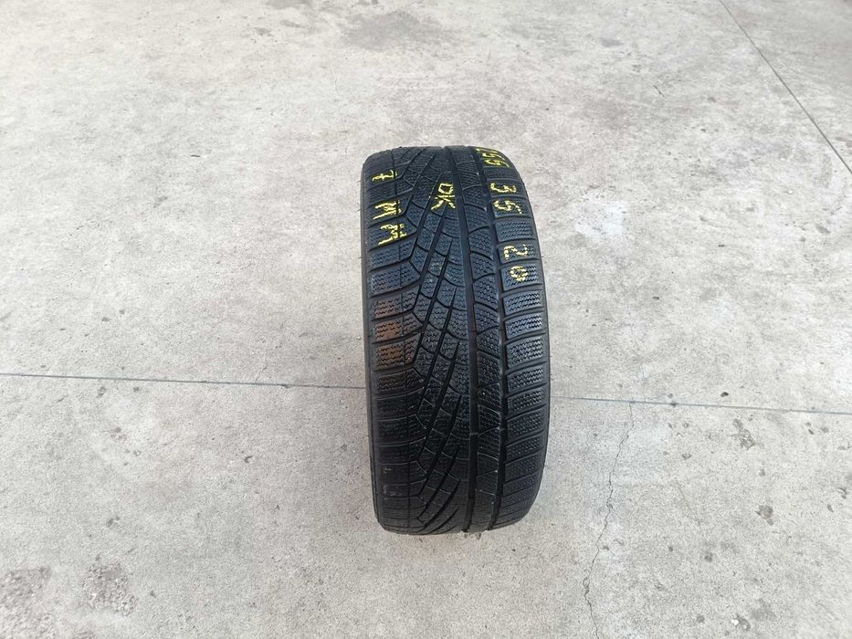 O anvelopa de iarna 255 35 20 pirelli sottozero 2 profil 7 mm