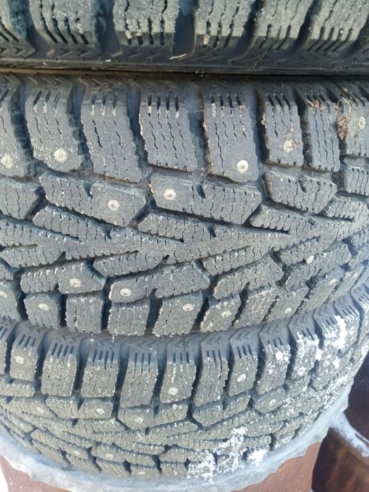 Продам зимнии шины