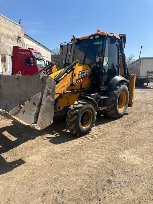 Услуги экскаватора-погрузчика JCB 3CX