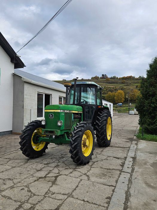 De vanzare tractor John Deere 3040