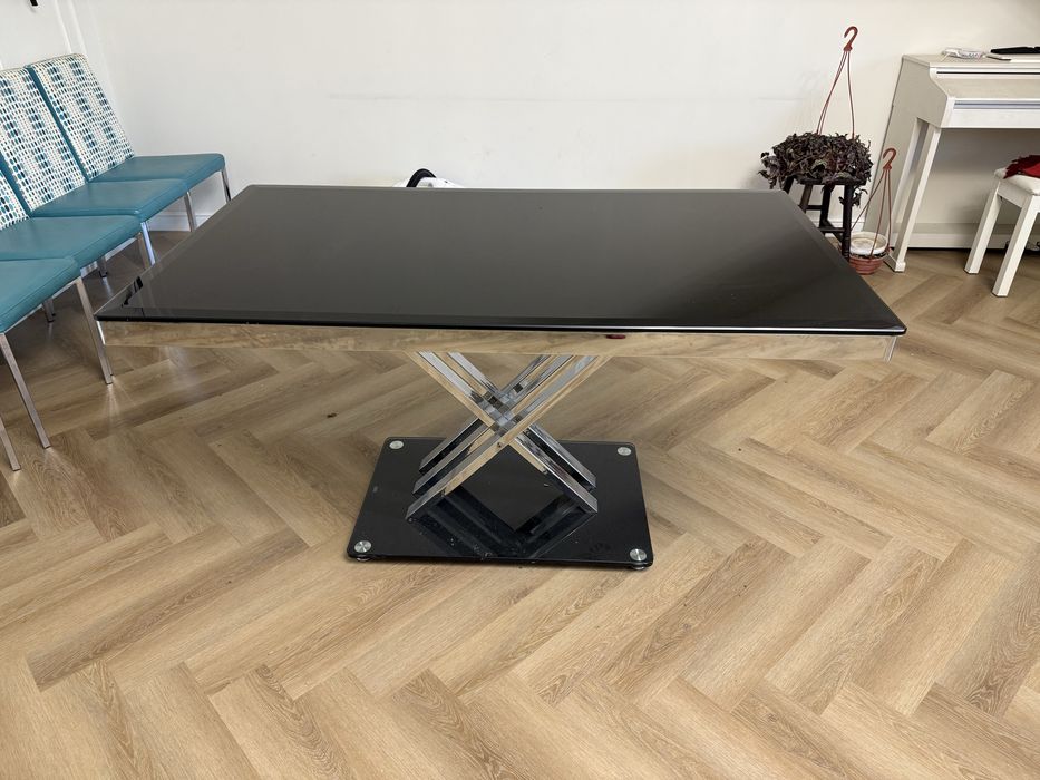 Стеклянный стол, с 6-ю кожанными  стульями