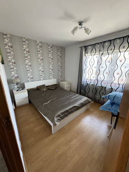 Apartament 2 camere  et. 4, central, strada Zmeurei