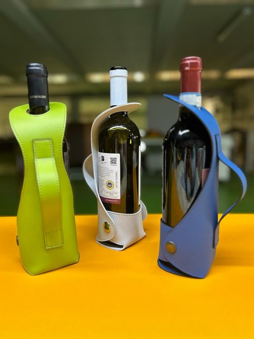 Кожаные изделия — вручную, с душой и вниманием к каждой детали.
Делаем