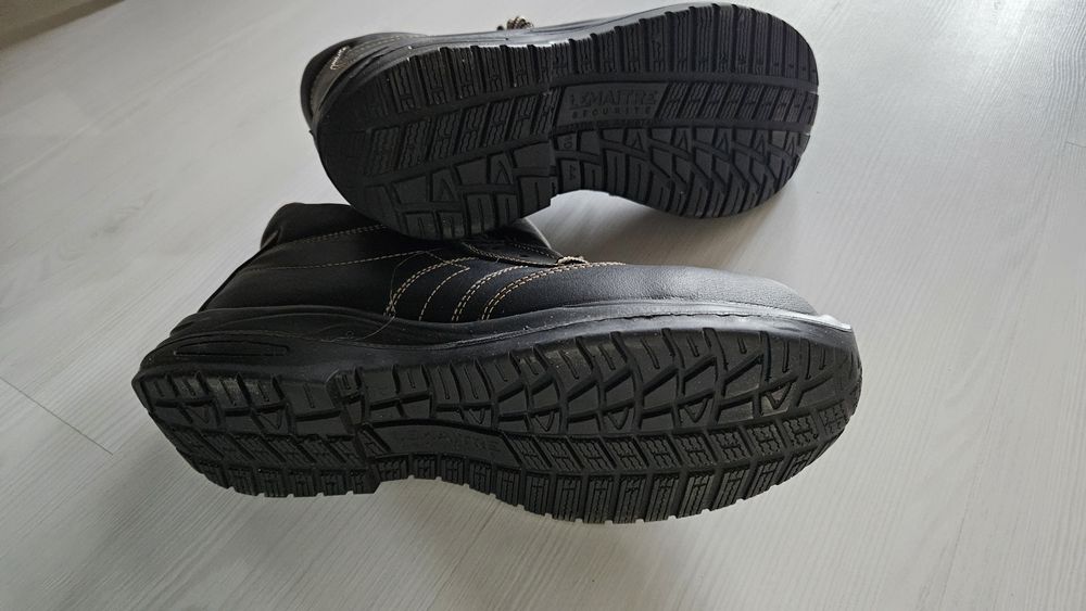 Работни обувки с бомбе