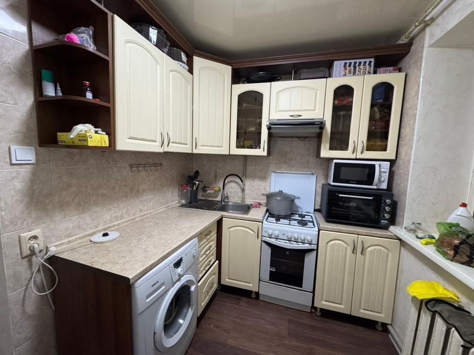 Продается кухонный гарнитур в хорошем состоянии! 
цена:45000 тг