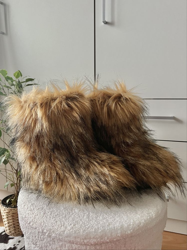 Faux fur snow boots y2k