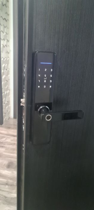 Lacatus usi Reparati Deblocari usi NON STOP,Montaje USi metalice YALE