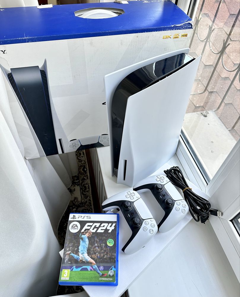 PlayStation 5 с дисководом 2 джойстика 1 диск