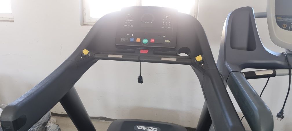 Banda de alergare profesionala Technogym Excite