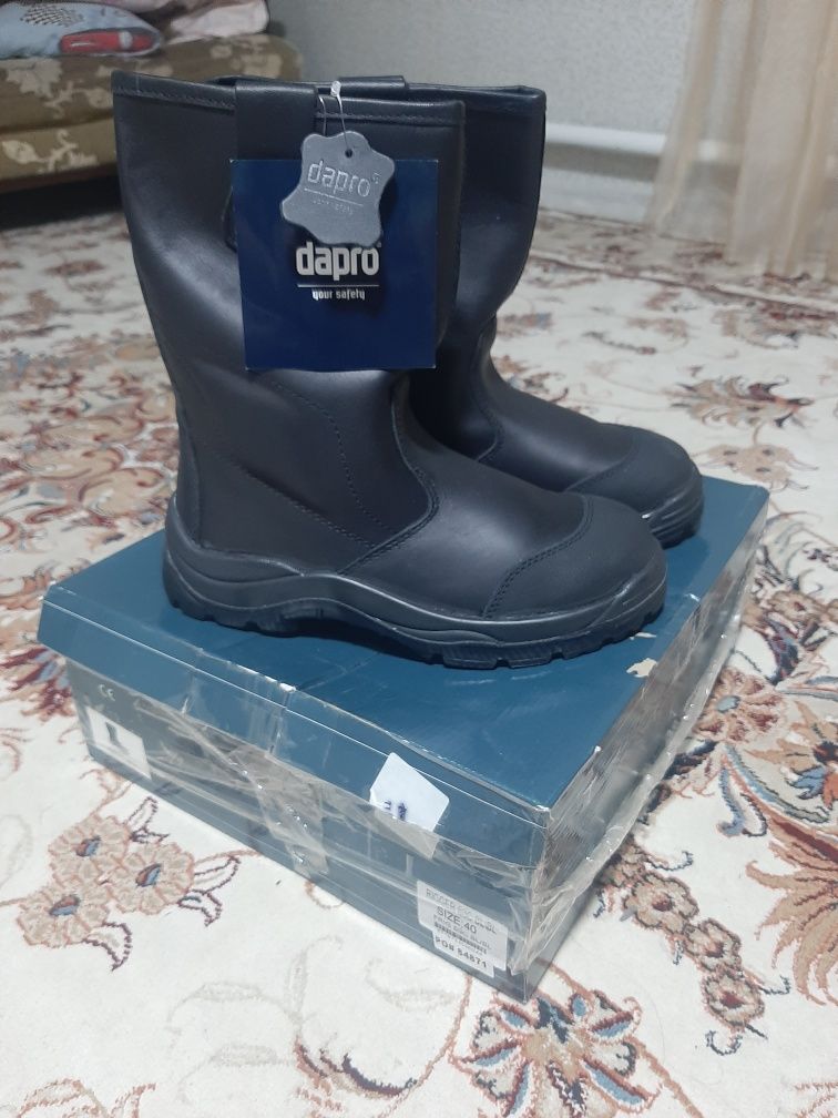 Продам рабочие сапоги