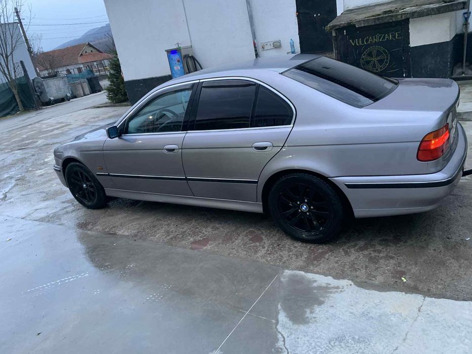 Vand BMW 5000lei sau schimb