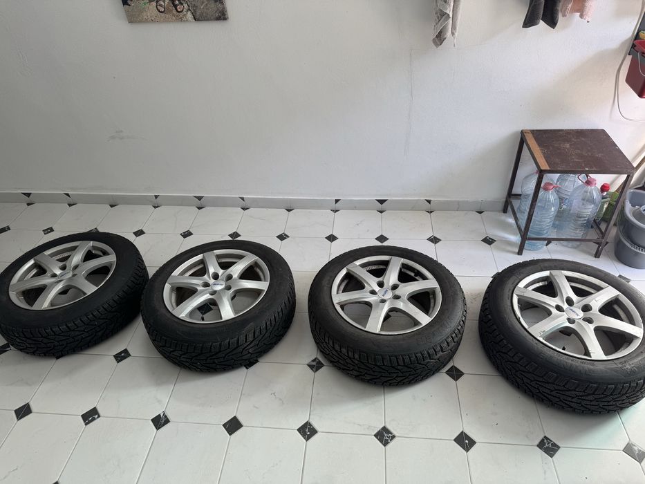 Set jante aluminiu + anvelope de iarna