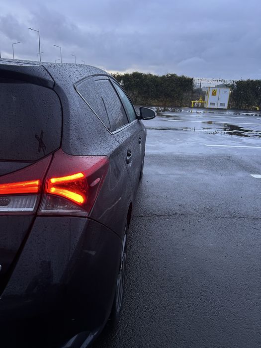 De vanzare toyota auris