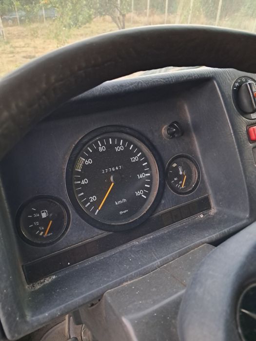 Продавам Mercedes MB 100