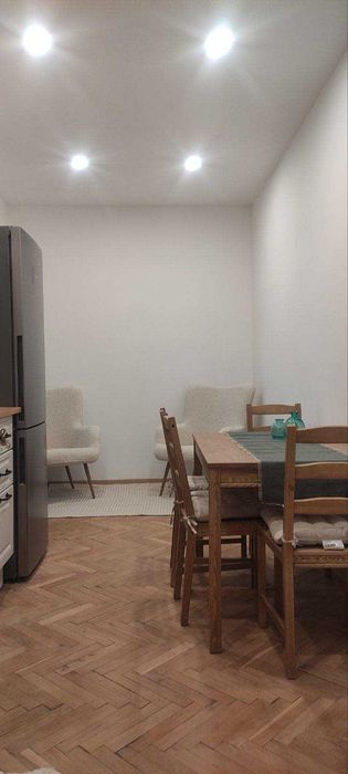 Дава се под наем Тристаен апартамент в София, Център - 60 кв.м за 714 € - Снимка #1