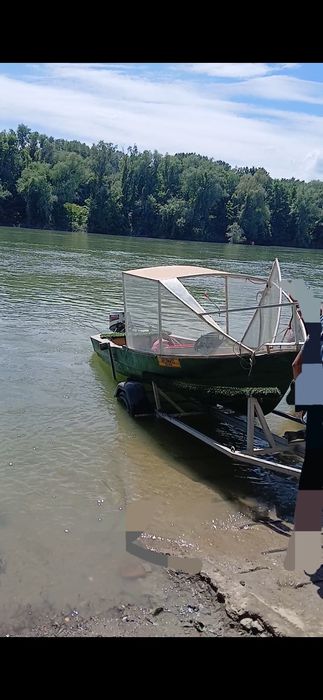 Barcă din fibra.