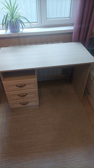 Продам стол офисный