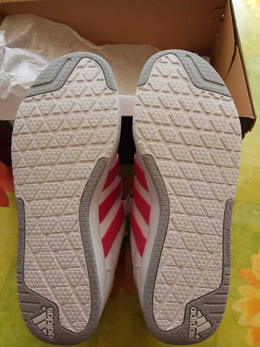 нови маратонки(оригинални) Adidas номер 39 1/3