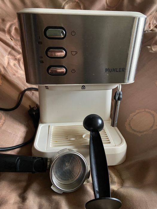 Кафе машина и филтърна машина за кафе и чай.