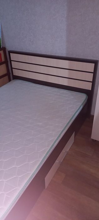 Продам кровать б/у в отличном состоянии,с матрацом