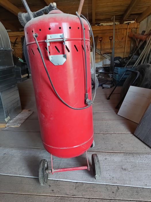 Aparat de sablat cu aspirator