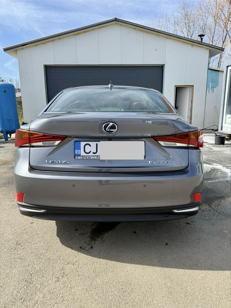 Vand Lexus Is 300 h modelul F sport