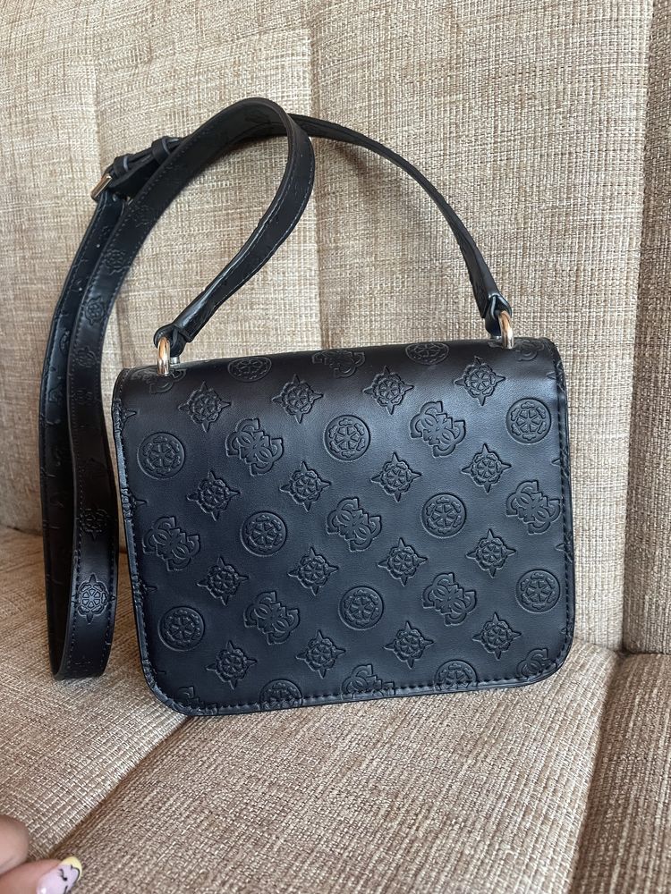 оригинална нова чанта Guess