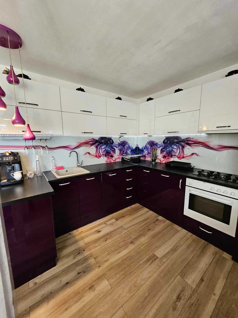 Продава се Тристаен апартамент в Русе, Централен южен район - 85 кв.м за 989 €/кв.м - Снимка #1