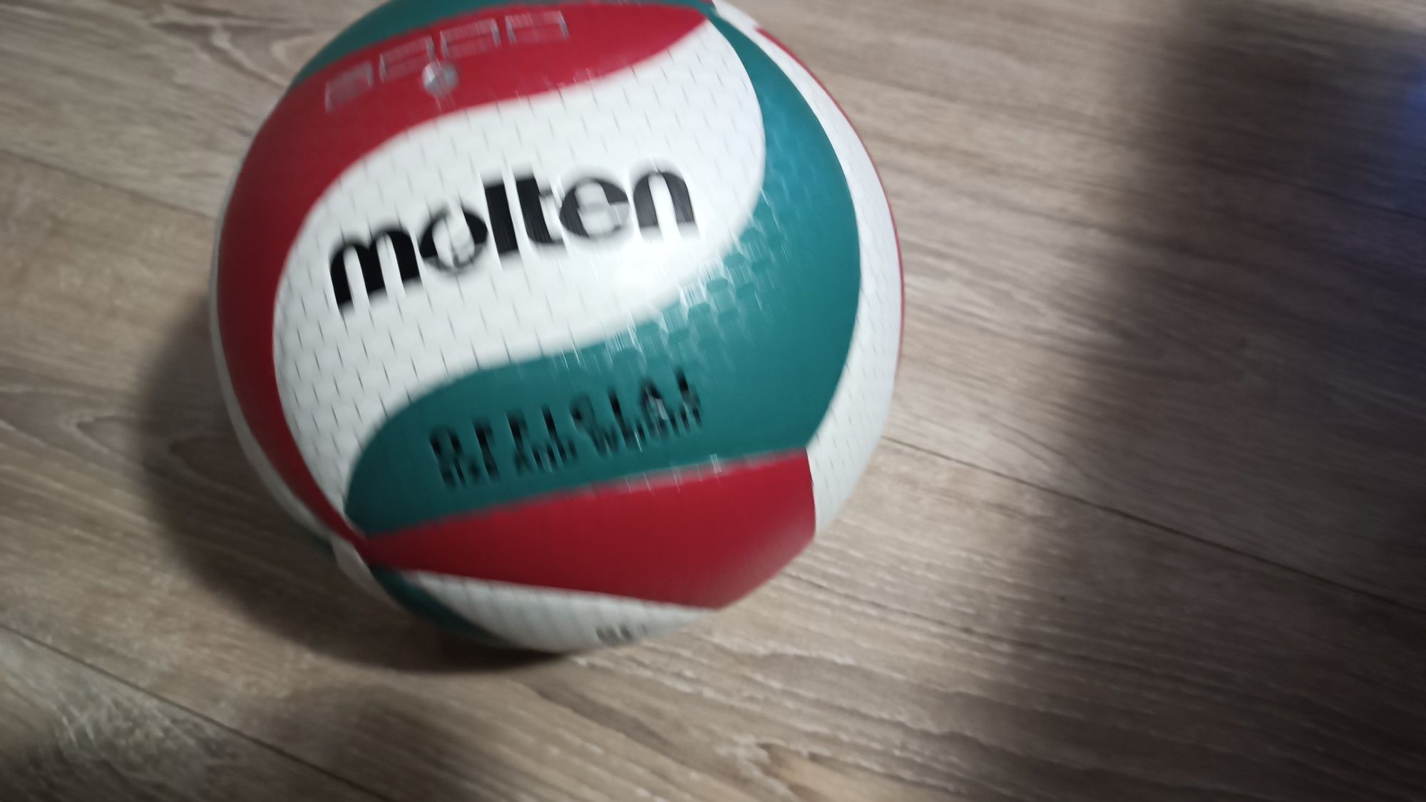 Топка за волейбол Molten нова