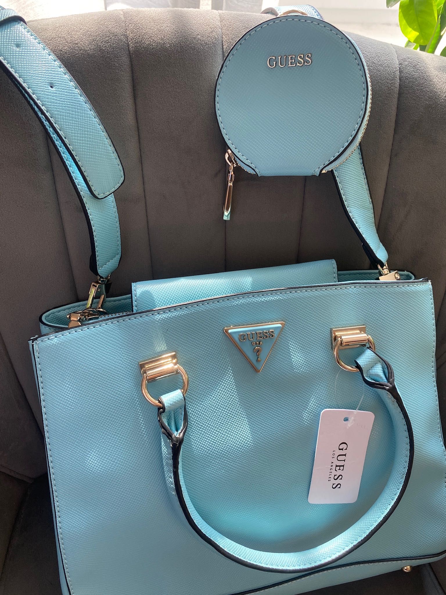 Нова оригинална чанта Guess цвят