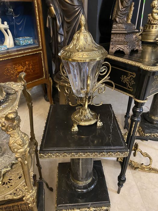 Bomboniera cu suport din bronz masiv