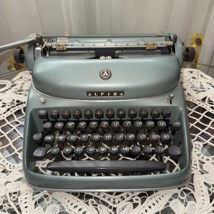 masina de scris Alpina cu scris RAR si FUNCTIONALA
