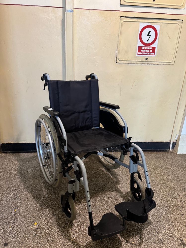 Carut scaun rulant handicap dizabilitati 44 cm (ca nou)